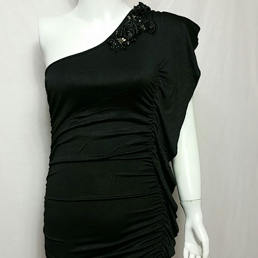 Studio Y Size X-SMALL body Con one shoulder mini